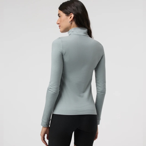 NEW Vuori Halo Essential Half ZipDreamKnit Pullover
Chalk Blue Heather - Picture 6 of 9